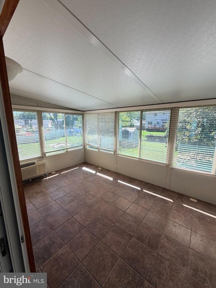 9811 Southall Rd - Photo 5 of 19