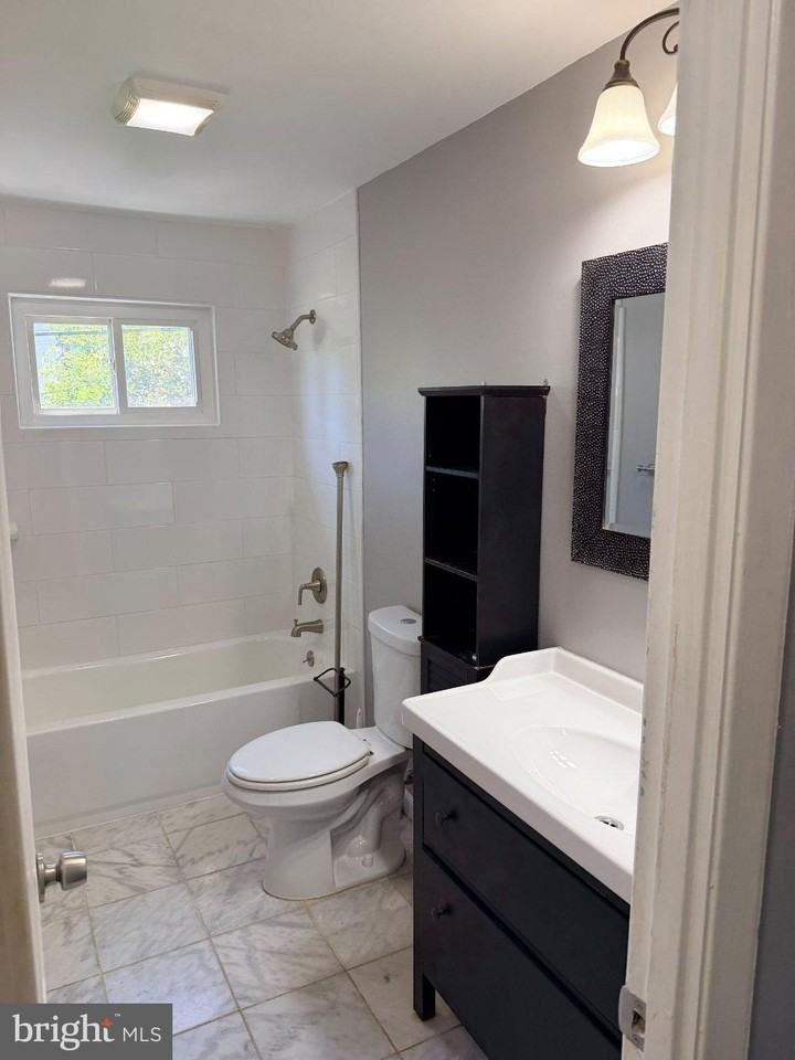 9811 Southall Rd - Photo 6 of 19
