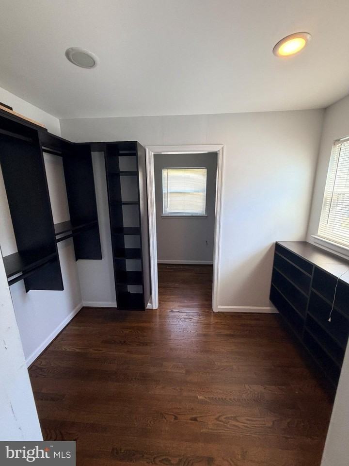 9811 Southall Rd - Photo 7 of 19