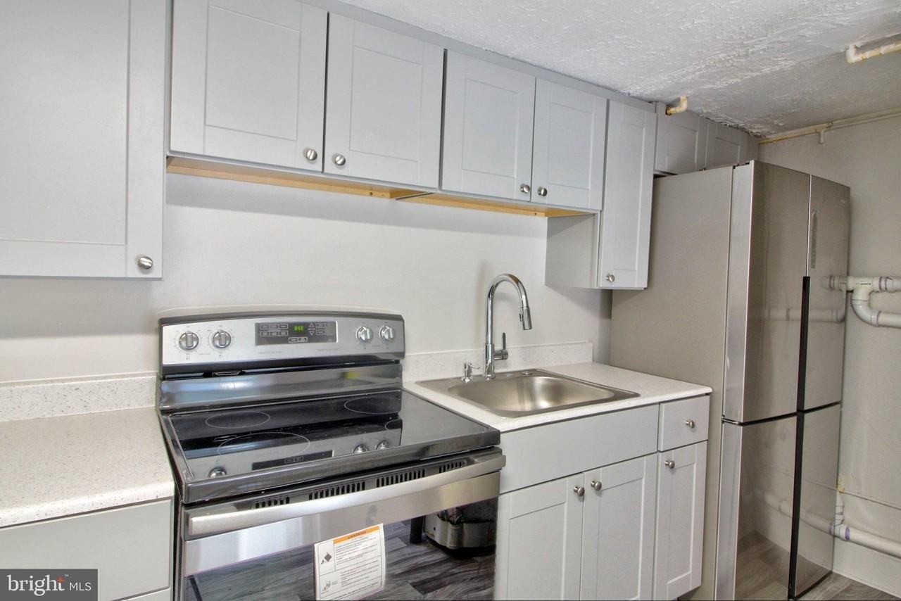 100 E 5th St - Photo 4 of 11