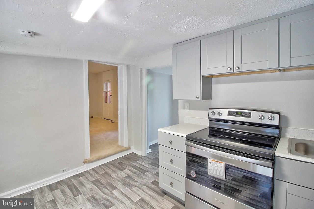 100 E 5th St - Photo 5 of 11