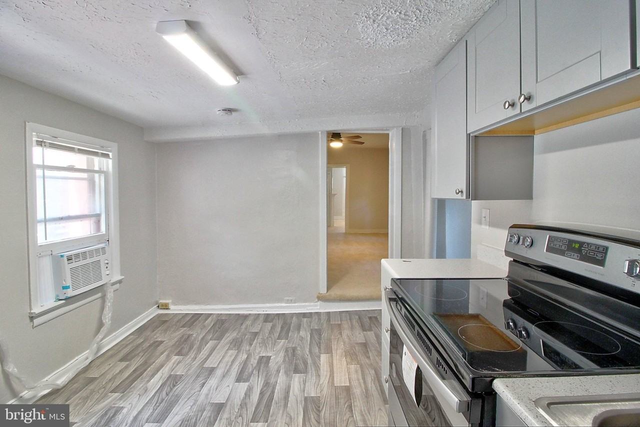 100 E 5th St - Photo 6 of 11