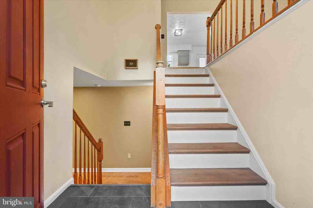 841 Briar Ct - Photo 5 of 20
