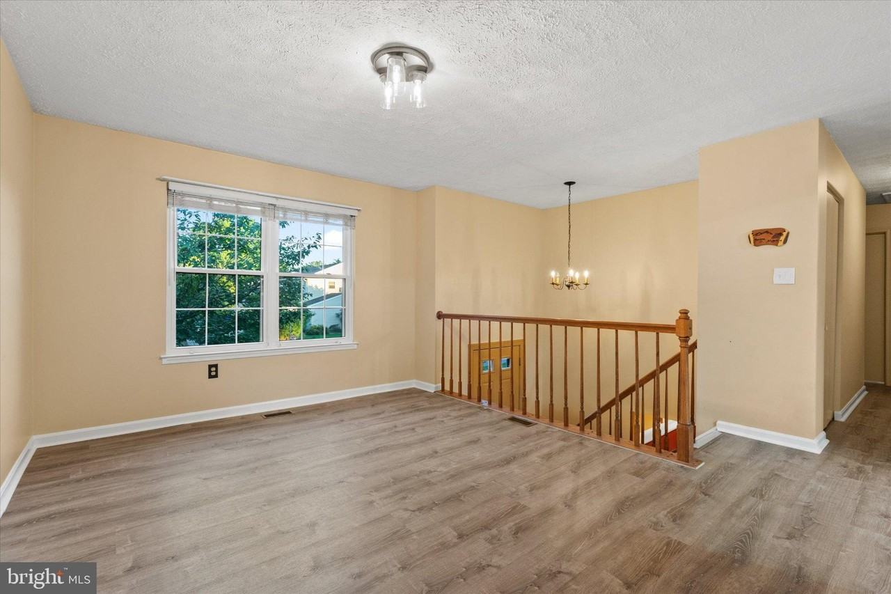 841 Briar Ct - Photo 6 of 20