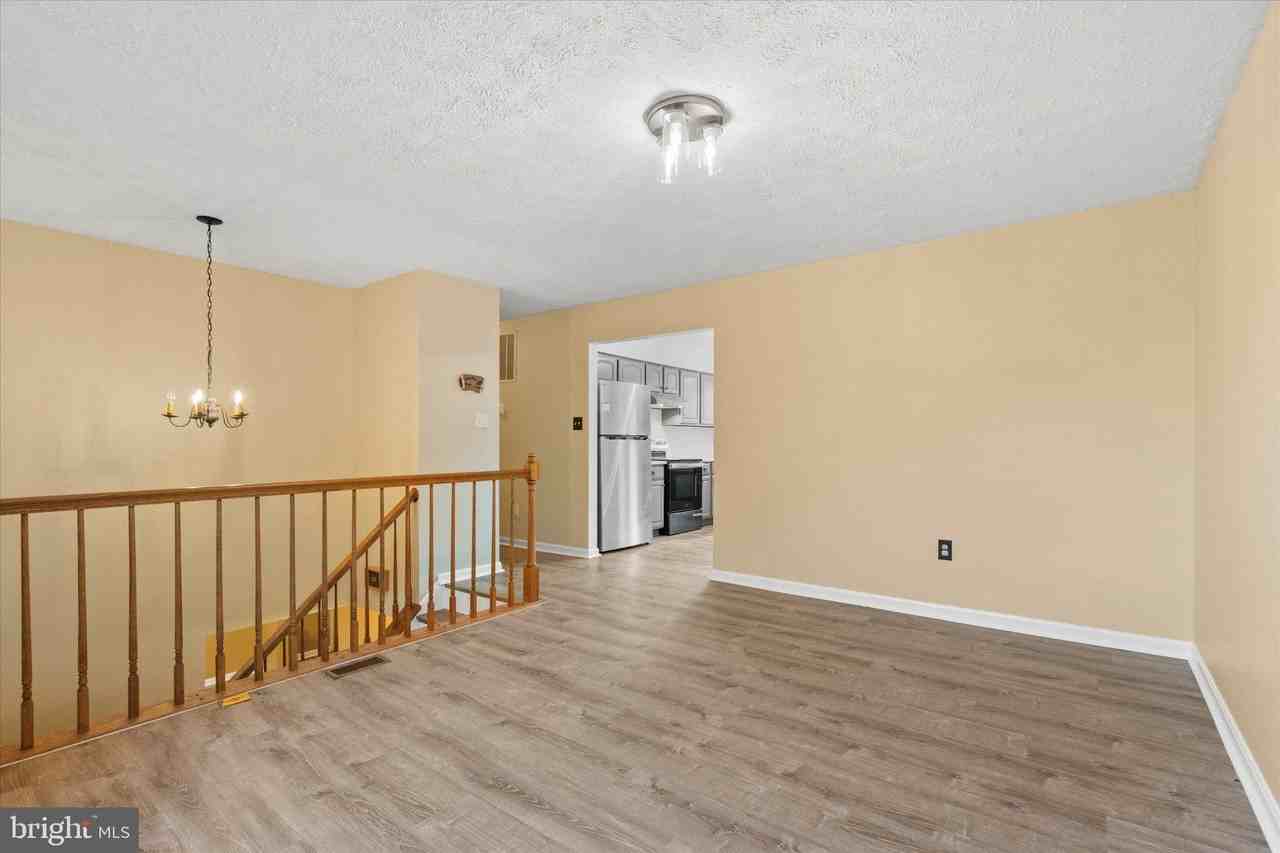 841 Briar Ct - Photo 7 of 20