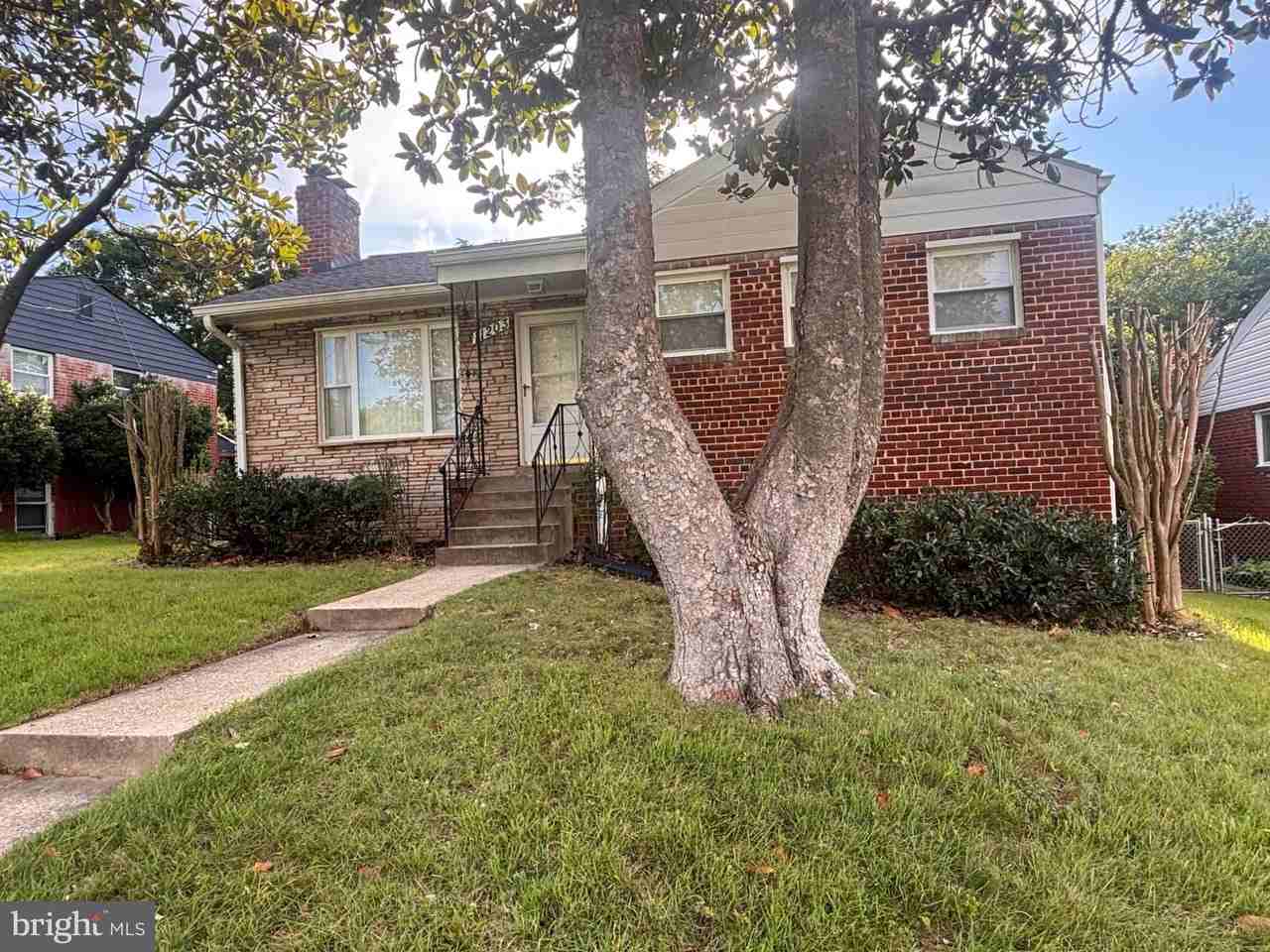 11203 Dodson Ln - Photo 2 of 42