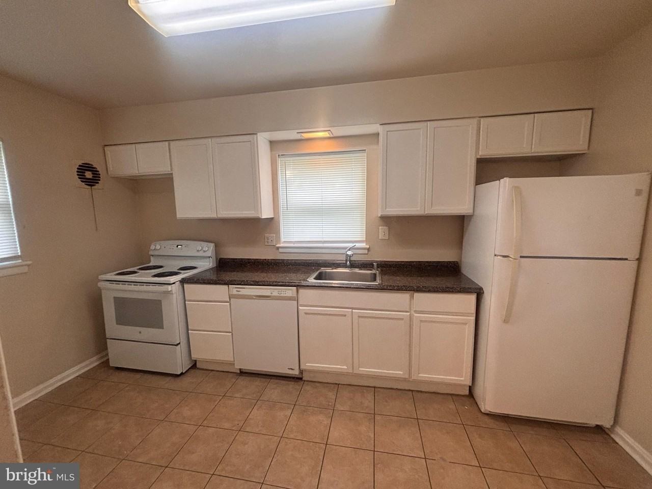 11203 Dodson Ln - Photo 4 of 42