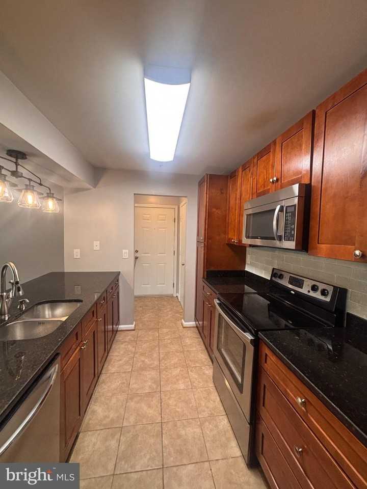14201 Wolf Creek Pl #6 - Photo 2 of 40