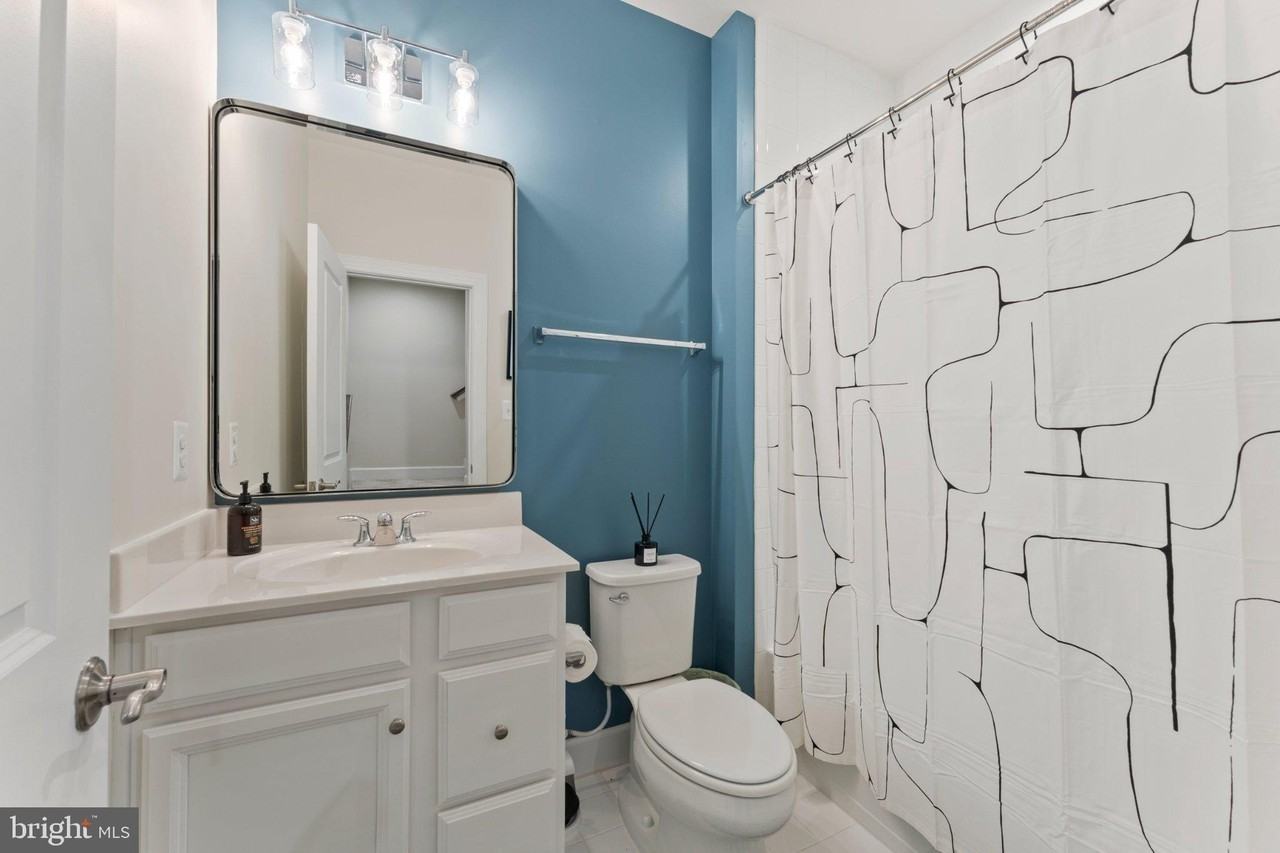 101 Capital Ct - Photo 5 of 27