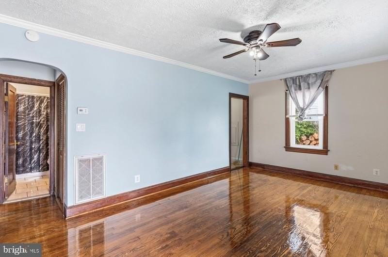 7523 Webster Ln - Photo 2 of 21
