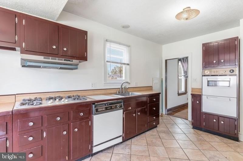 7523 Webster Ln - Photo 3 of 21
