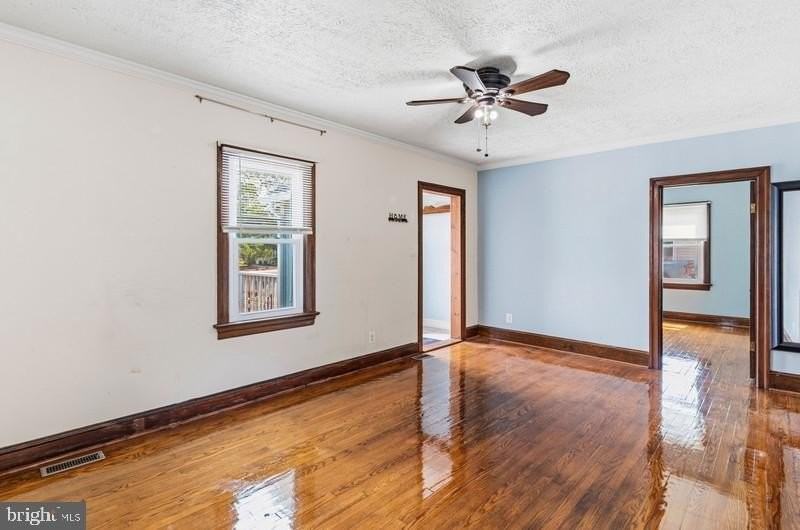 7523 Webster Ln - Photo 5 of 21