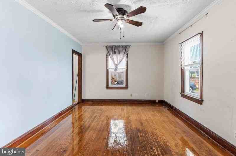 7523 Webster Ln - Photo 6 of 21