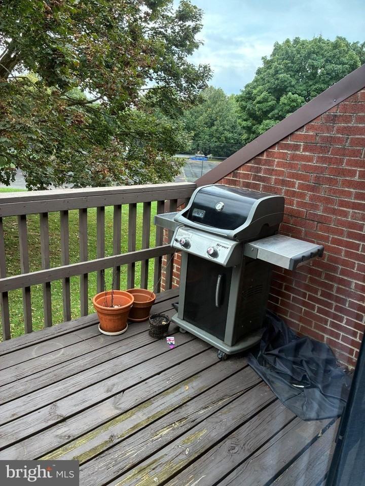 640 Geneva Dr #12 - Photo 3 of 18