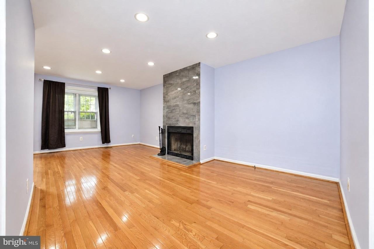 604 Hillary Ct #604 - Photo 3 of 20