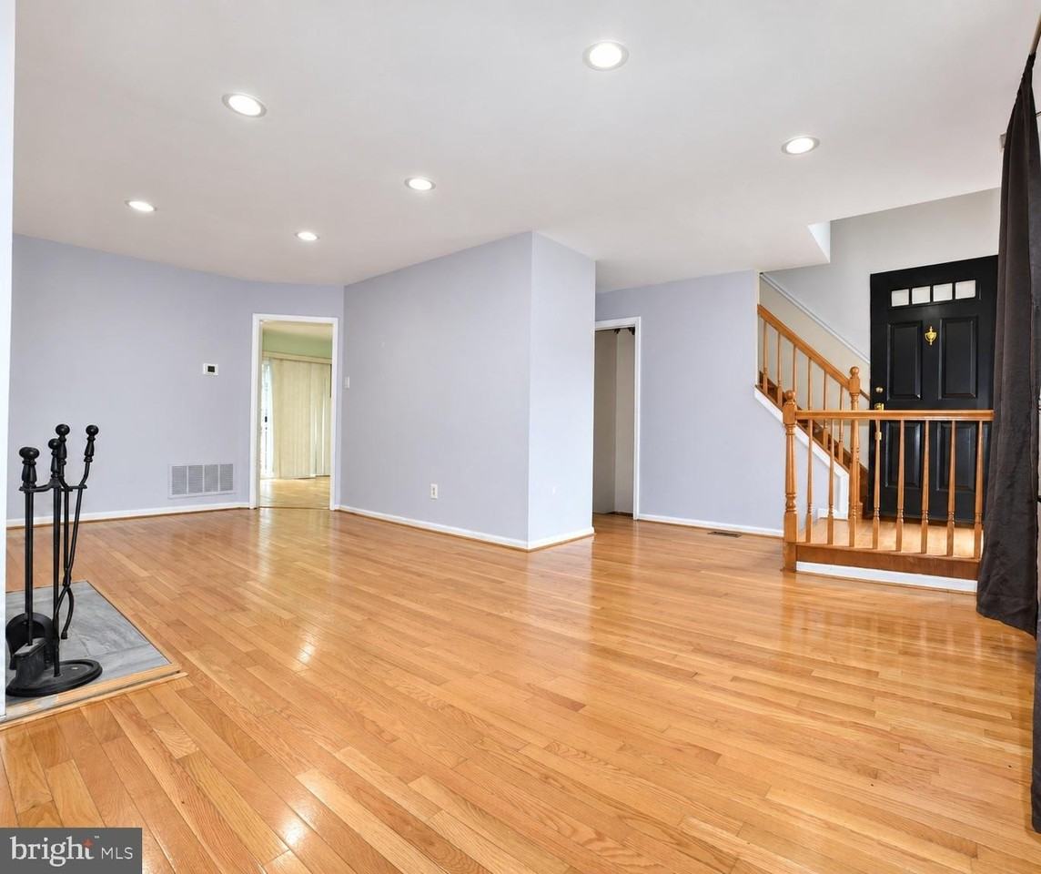 604 Hillary Ct #604 - Photo 4 of 20