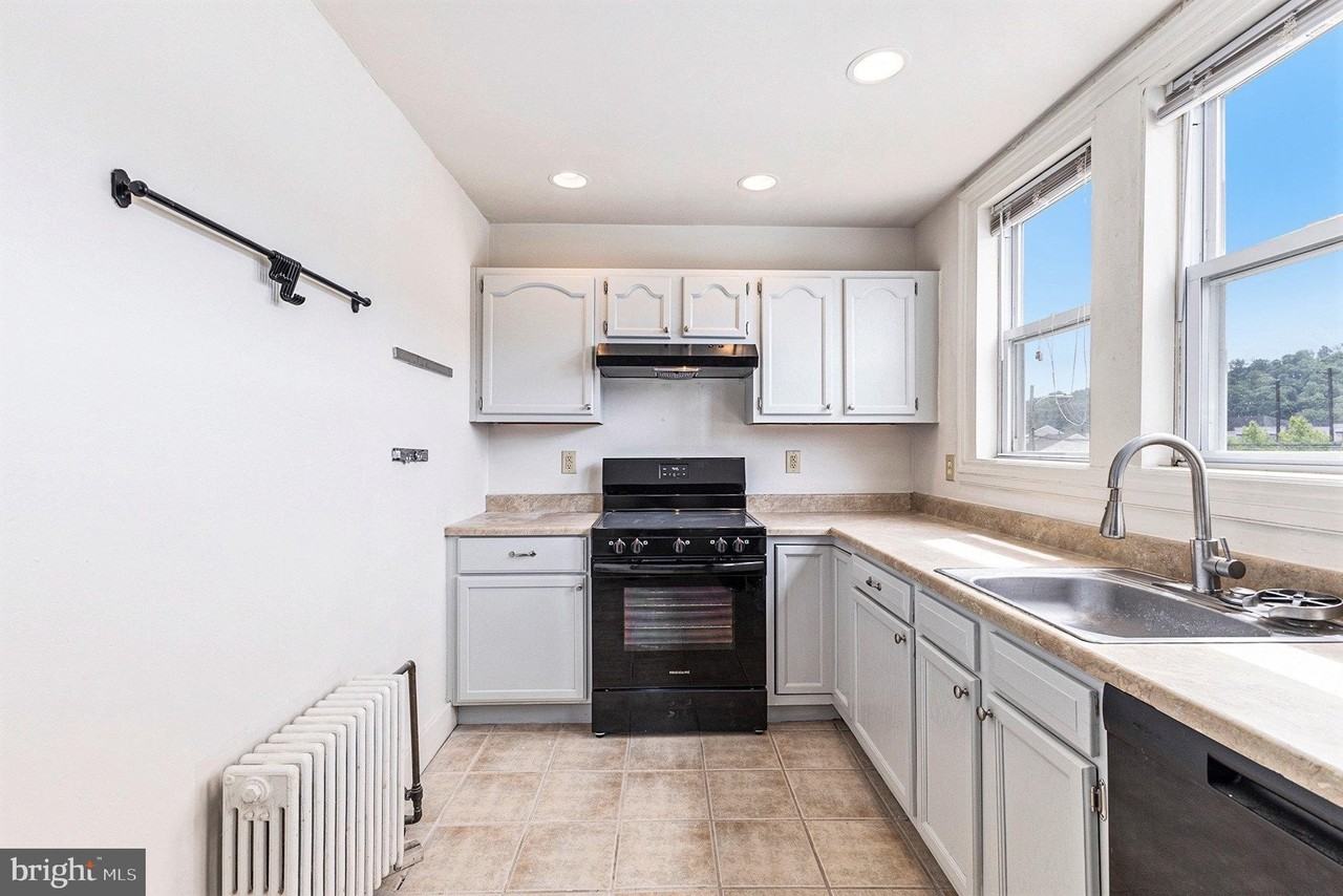 309 E Hector St - Photo 4 of 12