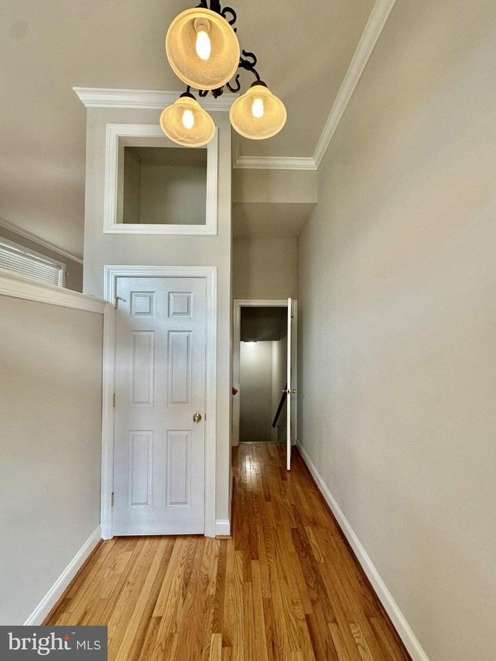 39 W 5th St - Photo 2 of 25