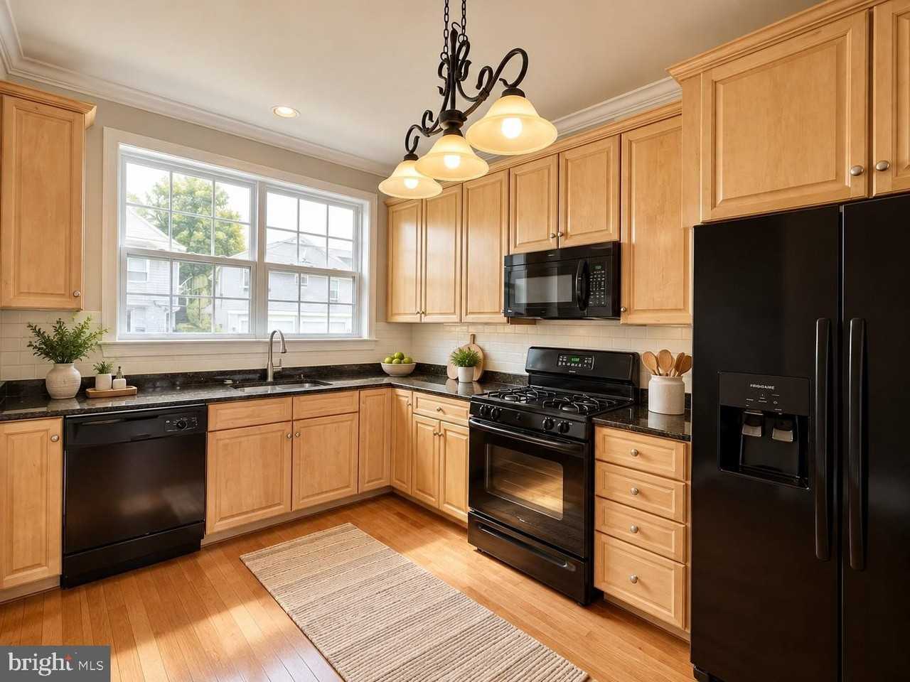 39 W 5th St - Photo 4 of 25
