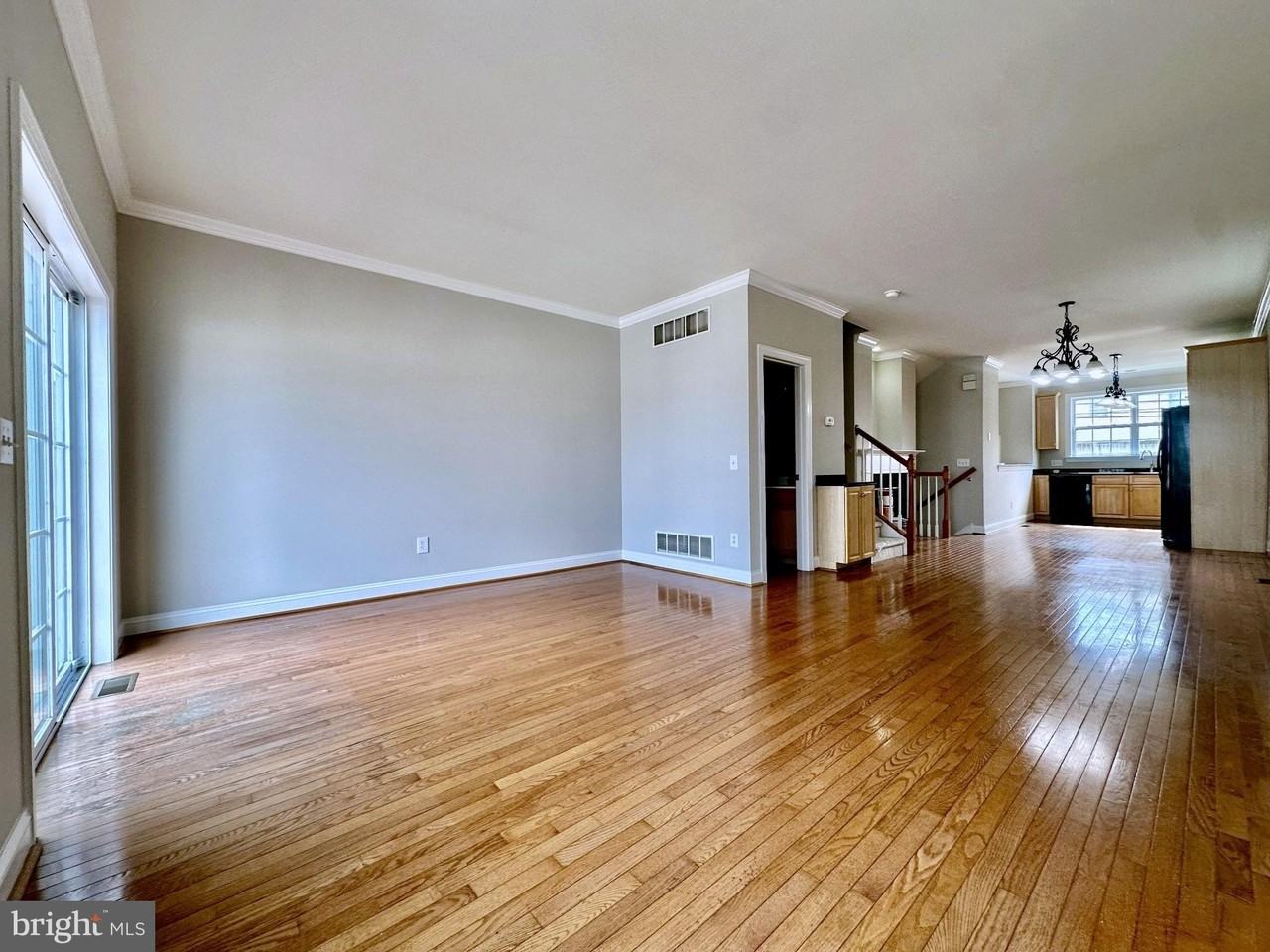 39 W 5th St - Photo 6 of 25