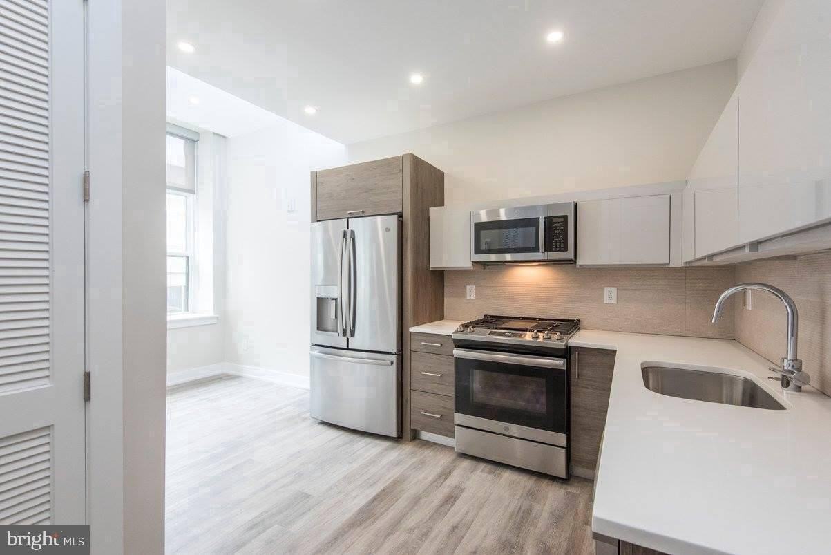 802 Sansom St #401 - Photo 2 of 10