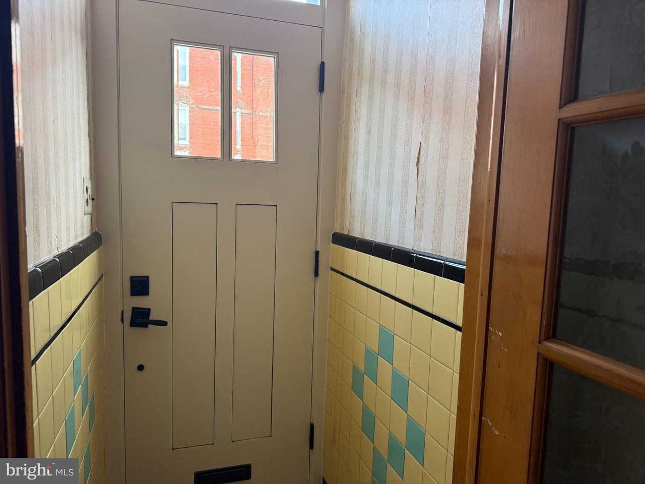 1228 Snyder Ave - Photo 2 of 20