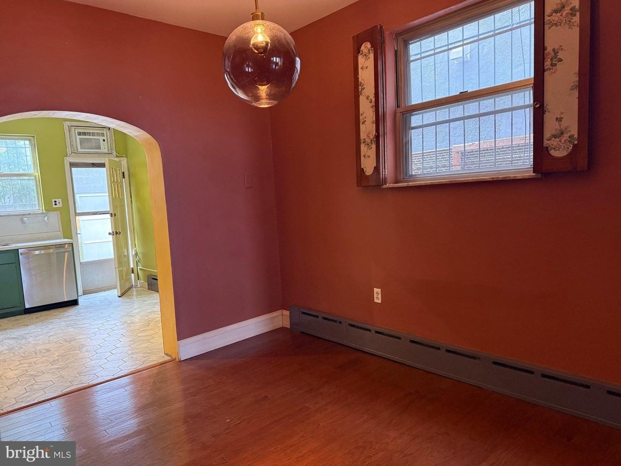 1228 Snyder Ave - Photo 5 of 20