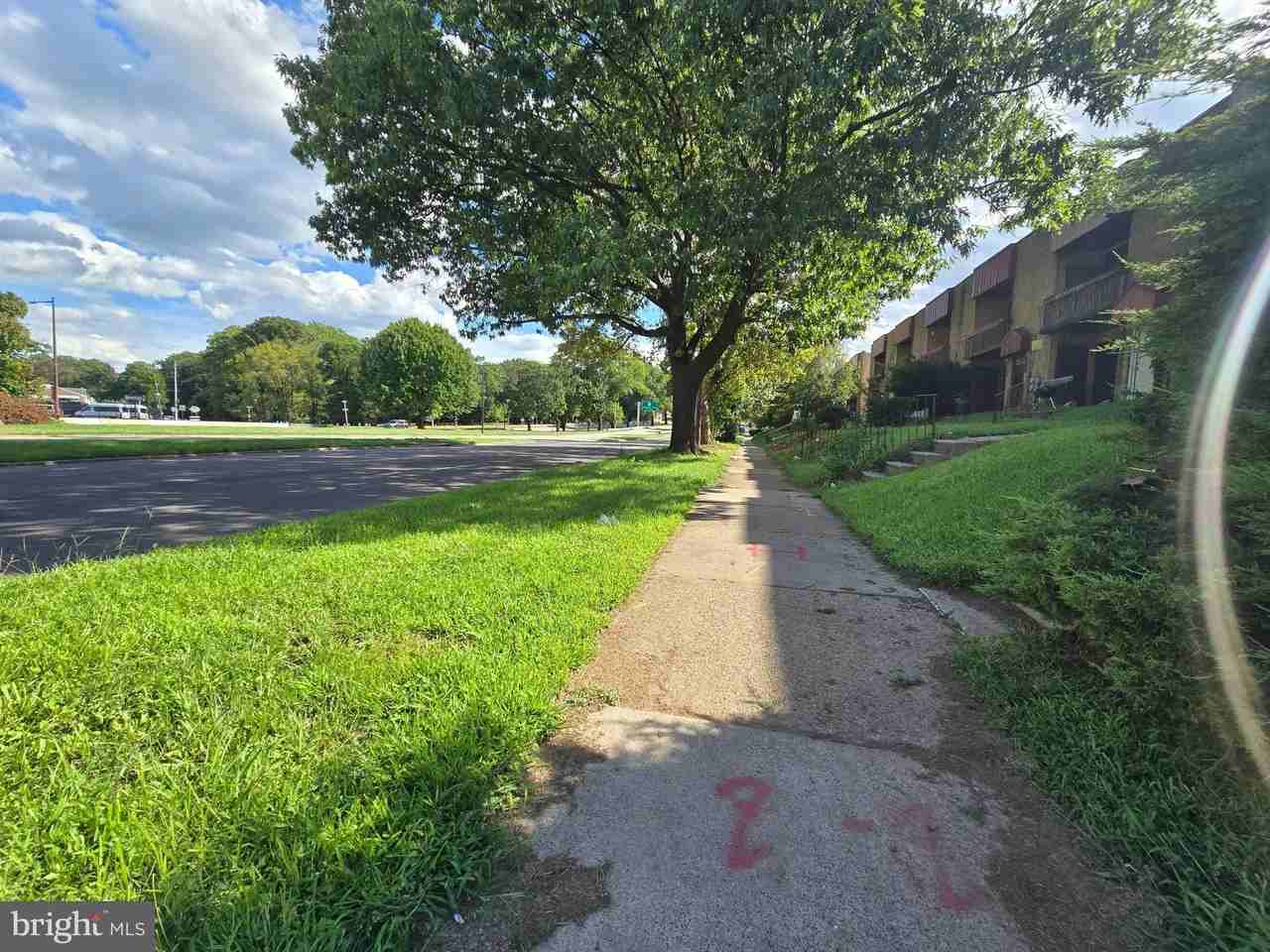 7528 Roosevelt Blvd - Photo 2 of 50