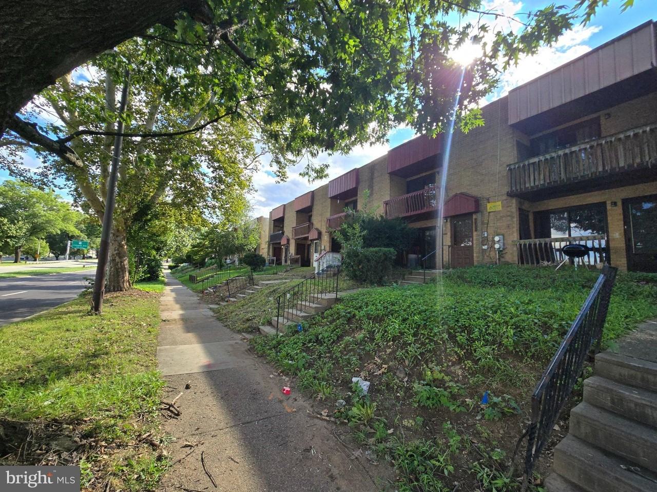 7528 Roosevelt Blvd - Photo 4 of 50