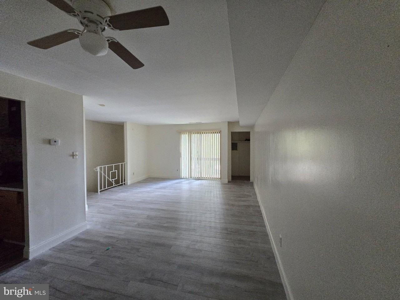 7528 Roosevelt Blvd - Photo 6 of 50
