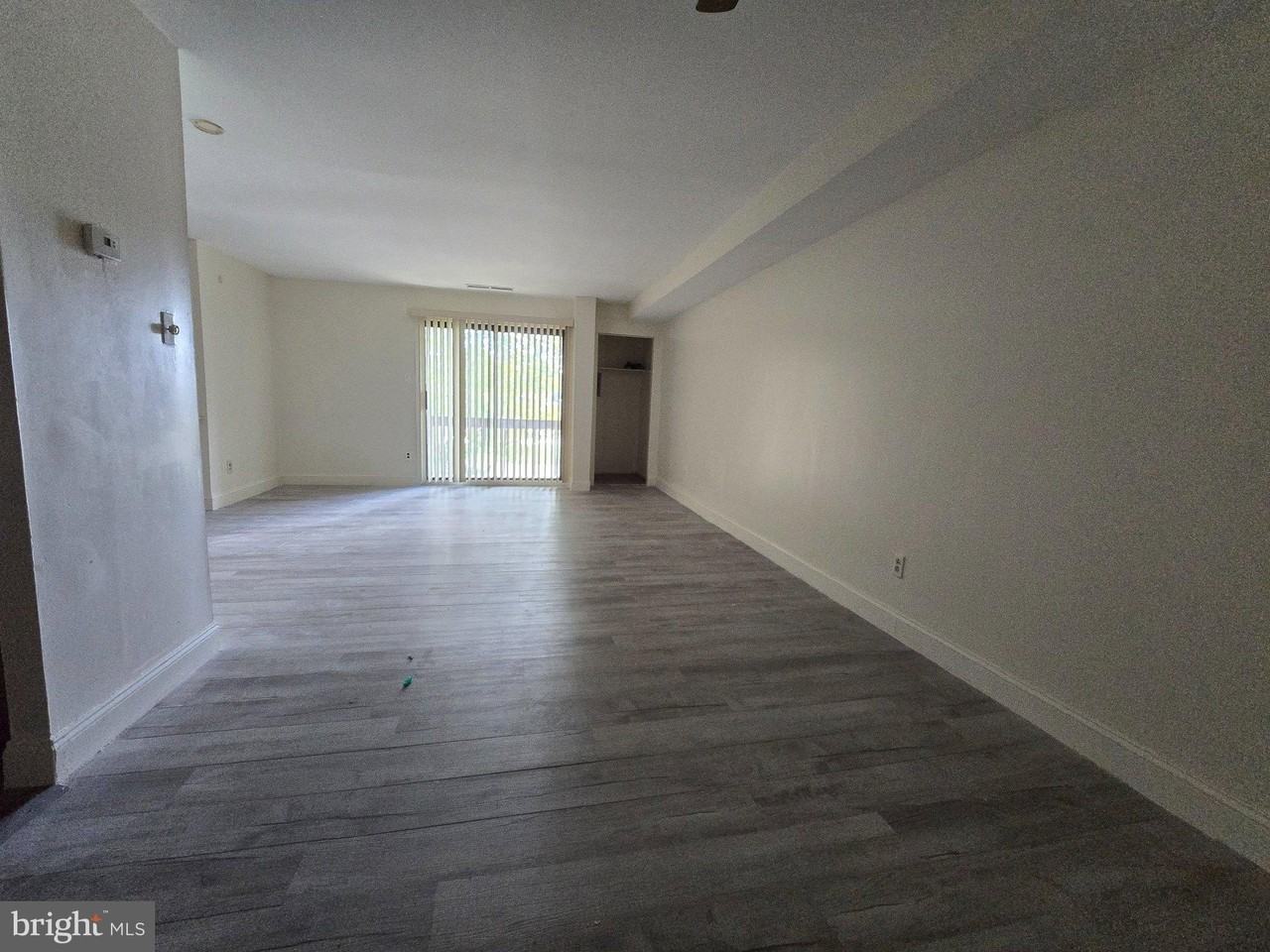 7528 Roosevelt Blvd - Photo 7 of 50
