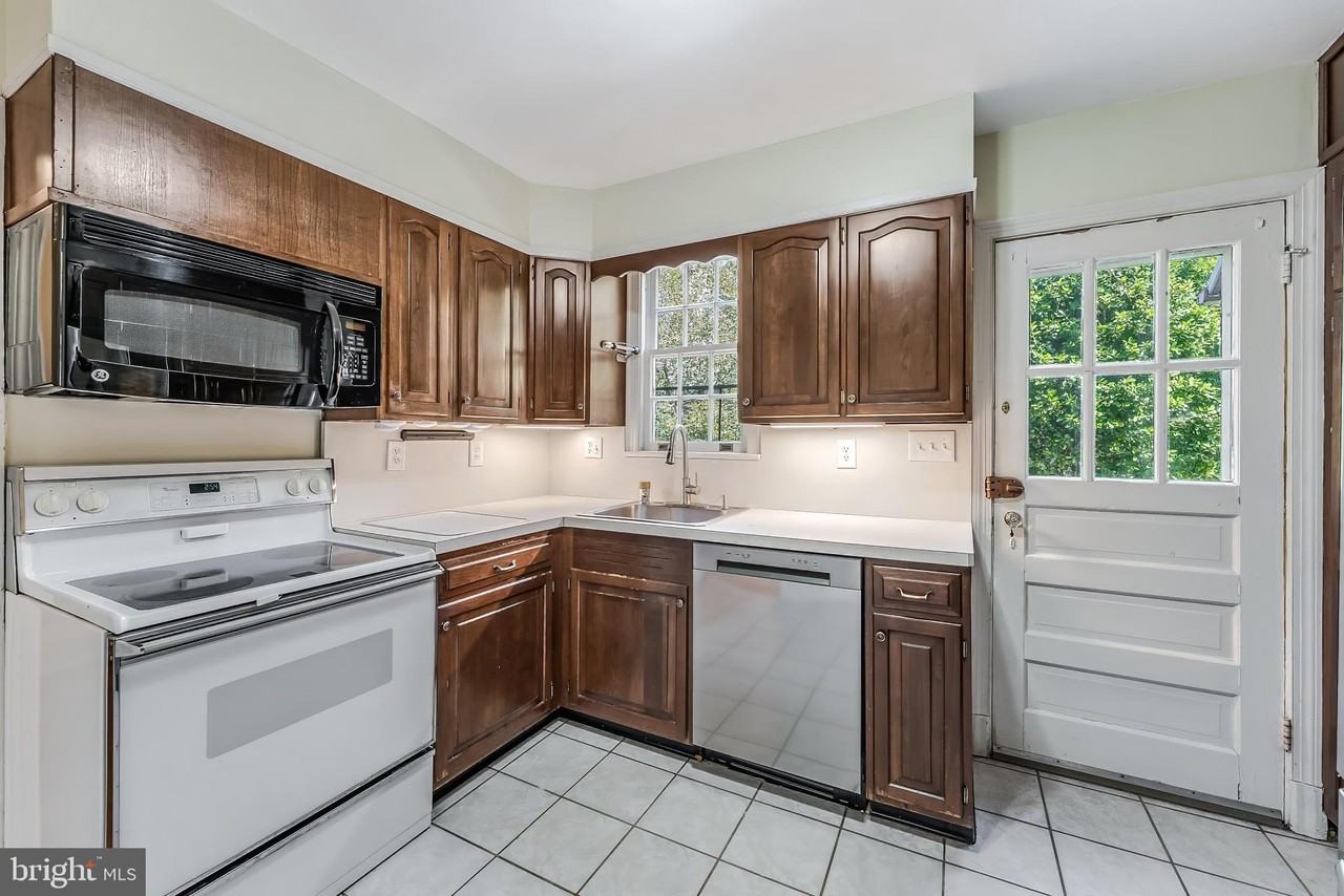 2219 Military Rd - Photo 4 of 26
