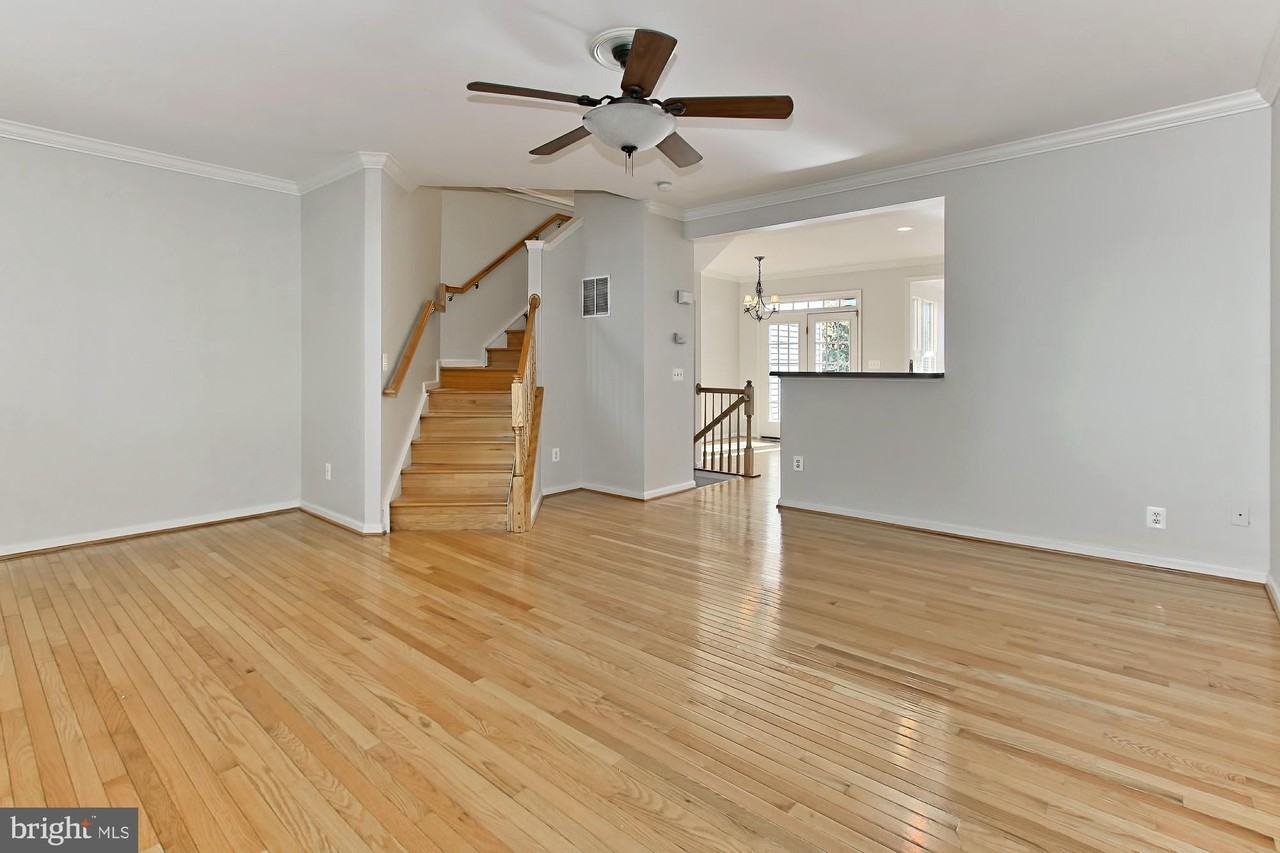 5054 Grimm Dr - Photo 4 of 34