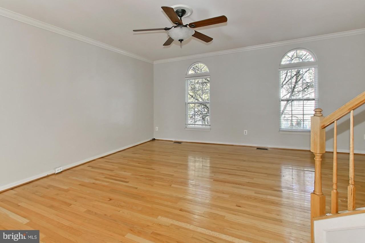5054 Grimm Dr - Photo 5 of 34