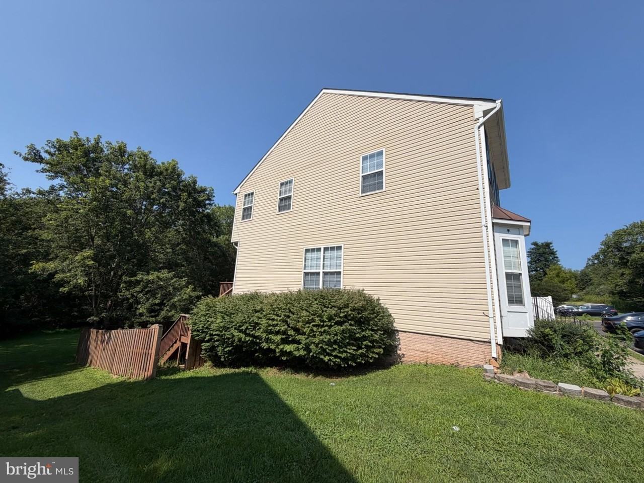 359 Snyder Ln - Photo 3 of 27