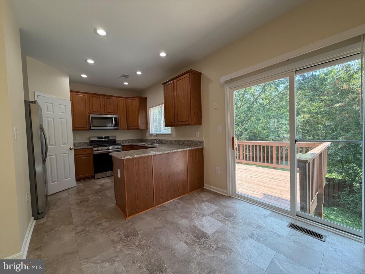 359 Snyder Ln - Photo 4 of 27