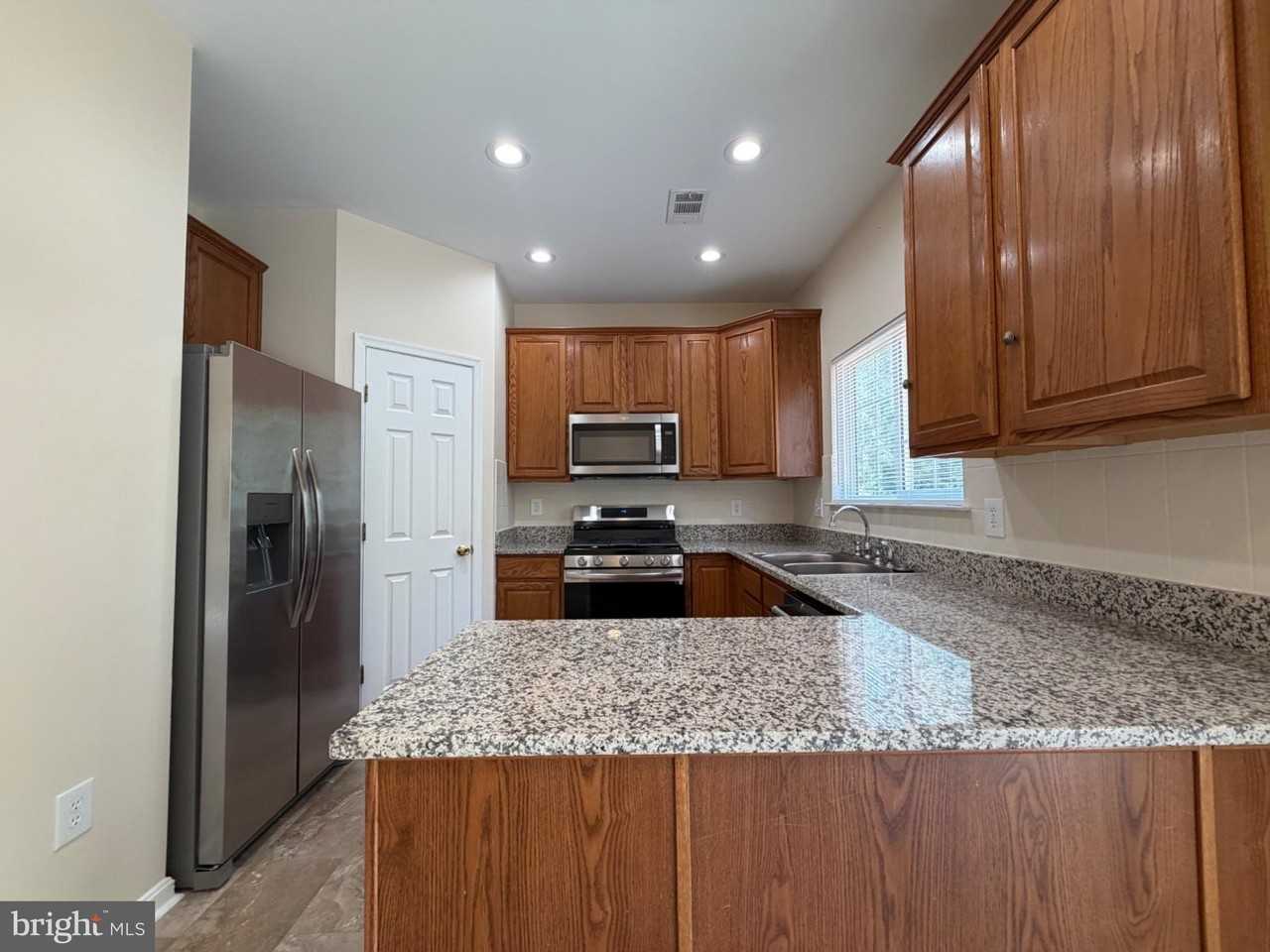 359 Snyder Ln - Photo 5 of 27