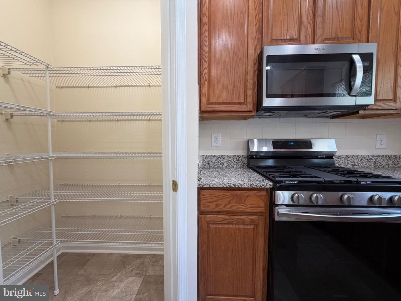 359 Snyder Ln - Photo 7 of 27