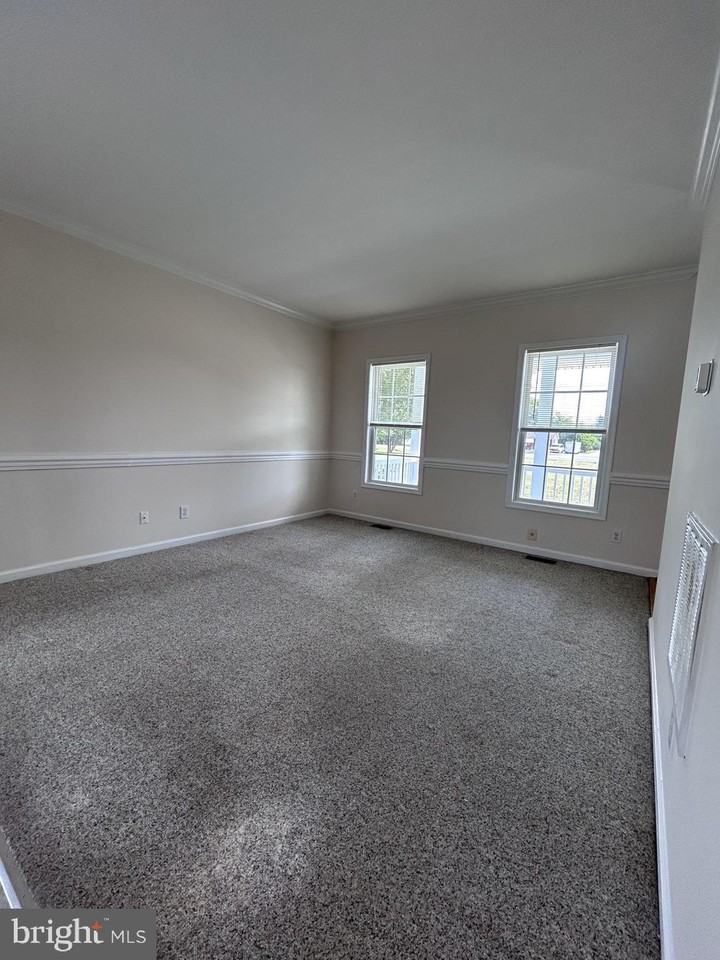 348 Main St - Photo 7 of 16