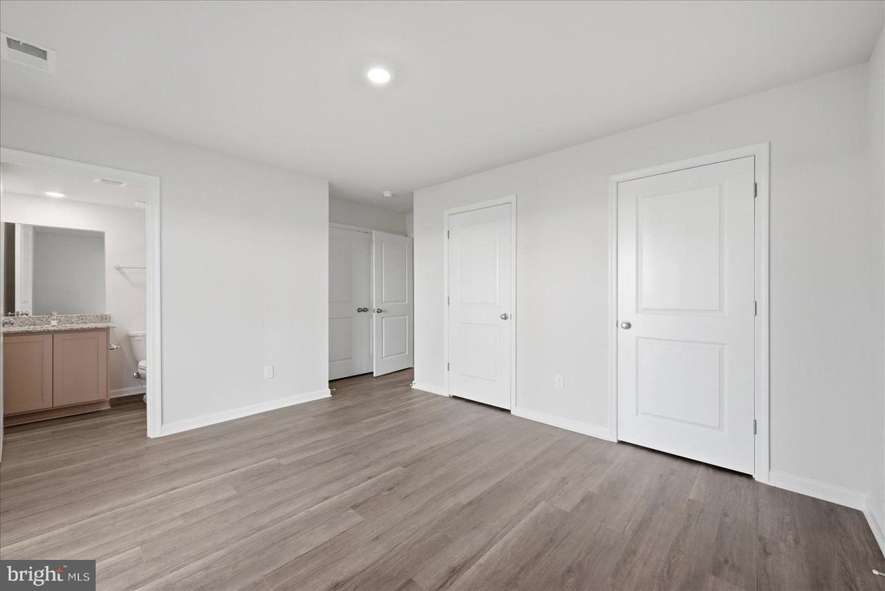 122 Bowers St - Photo 7 of 41