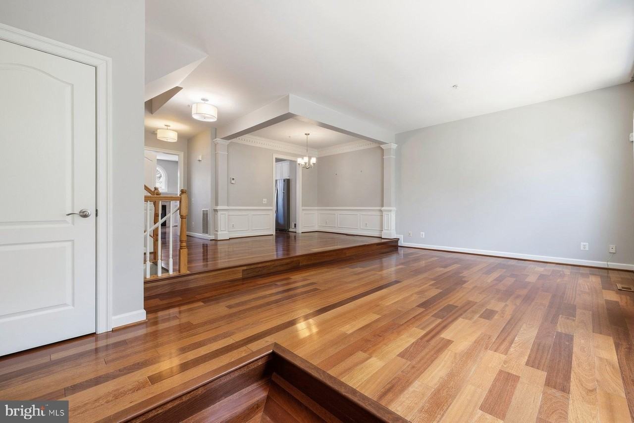 9534 Lagersfield Cir - Photo 4 of 48