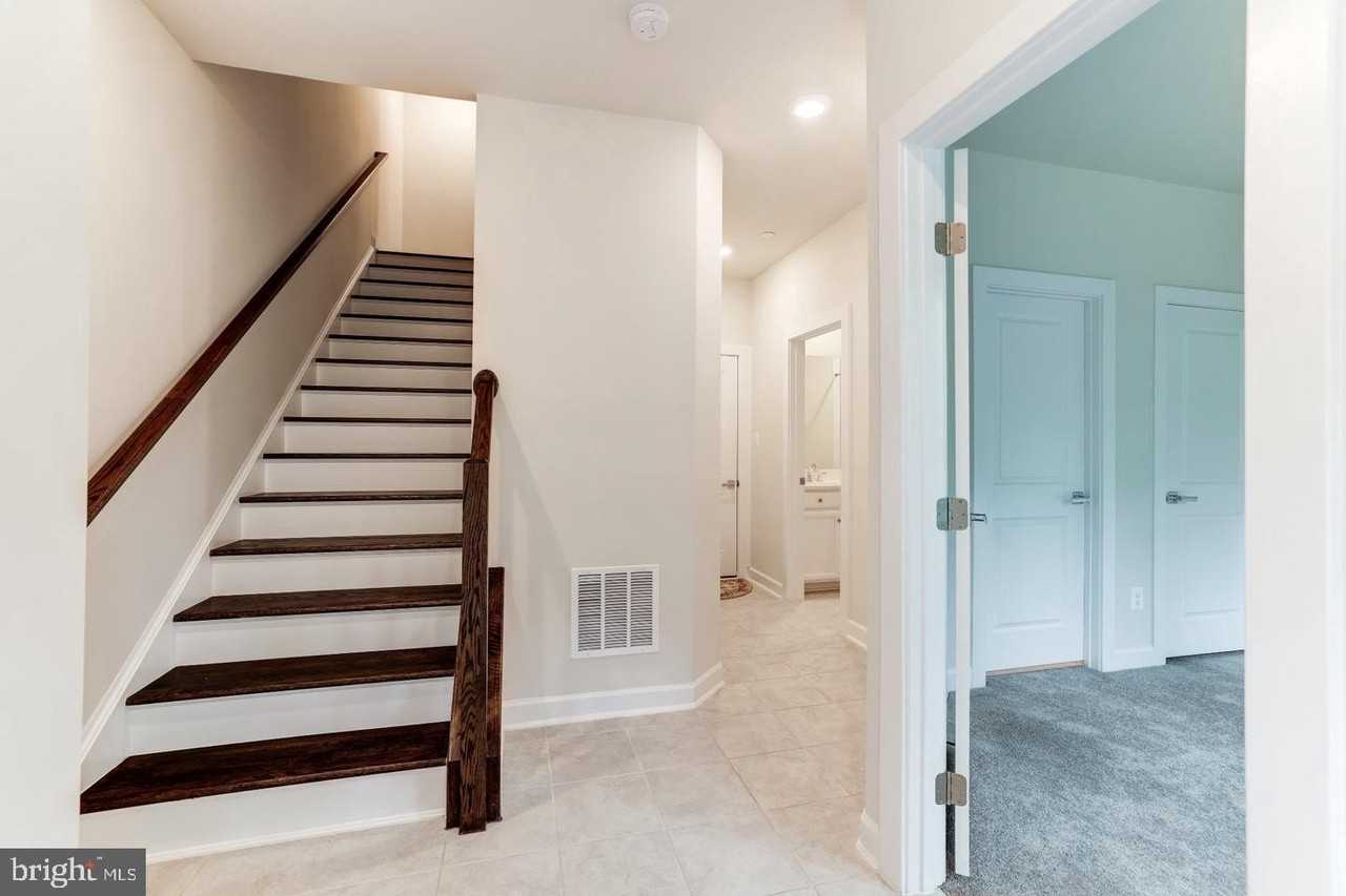 13036 Hattontown Sq - Photo 2 of 50