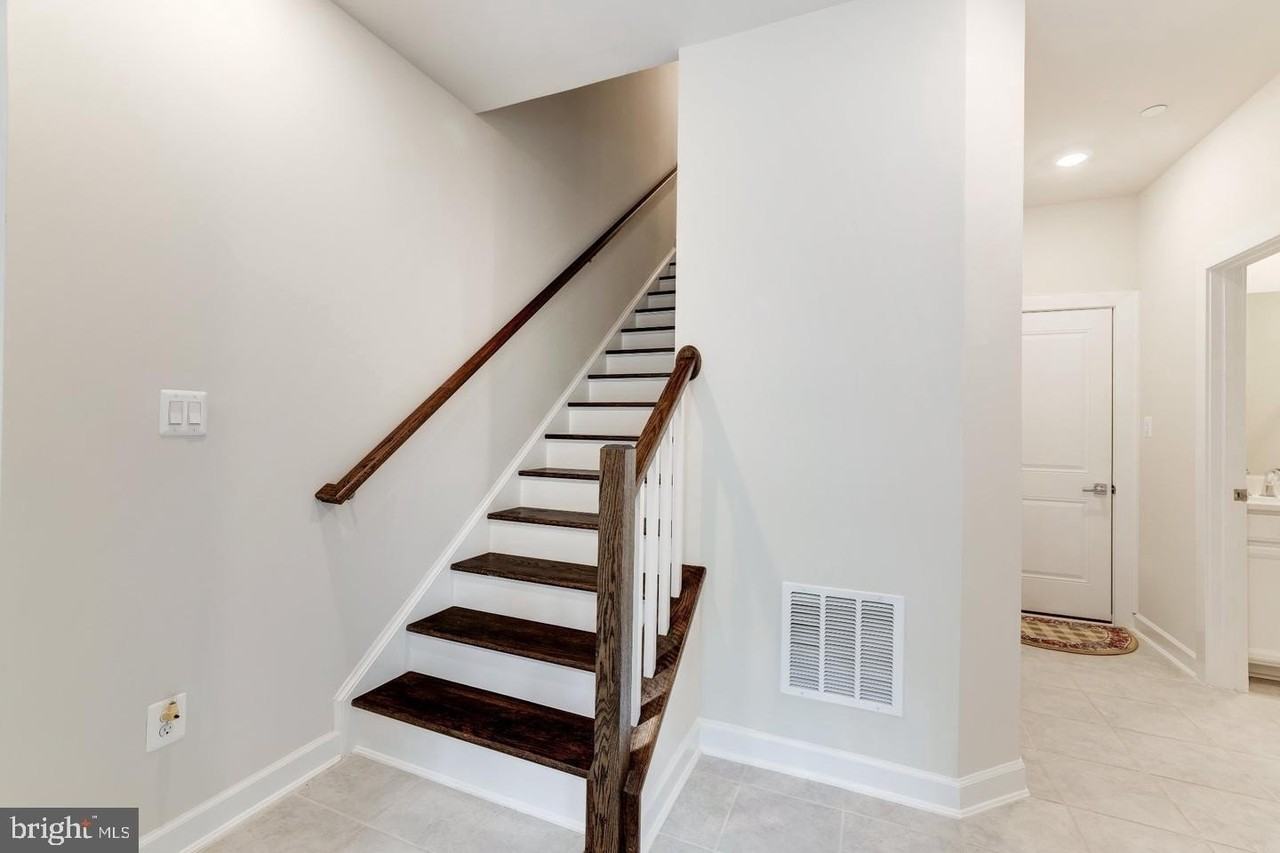 13036 Hattontown Sq - Photo 3 of 50