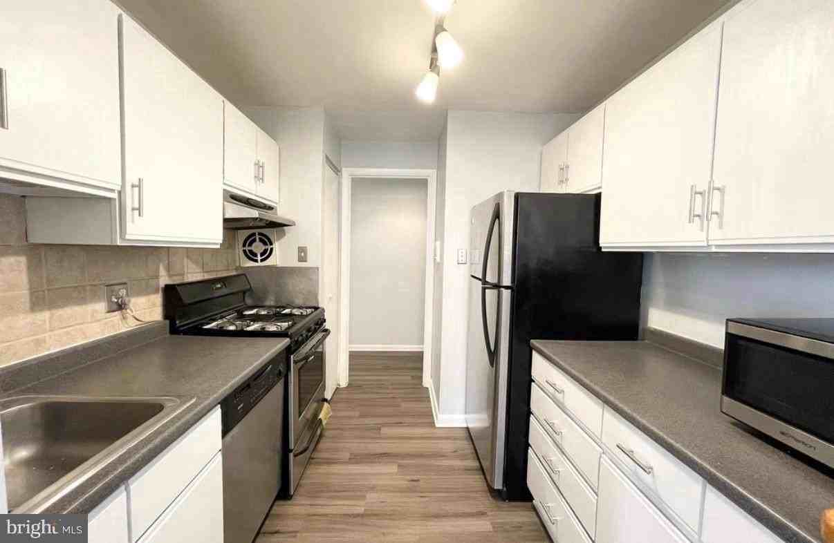 1935 Wilson Ln #301 - Photo 6 of 27