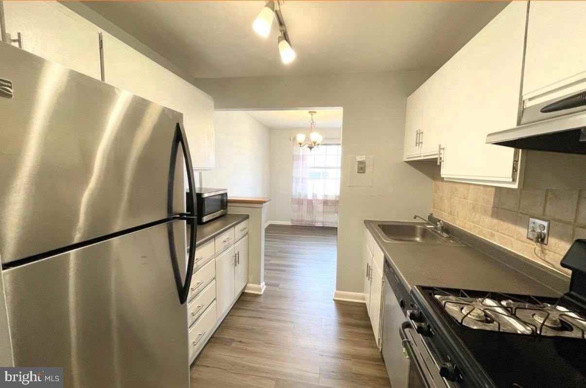 1935 Wilson Ln #301 - Photo 7 of 27