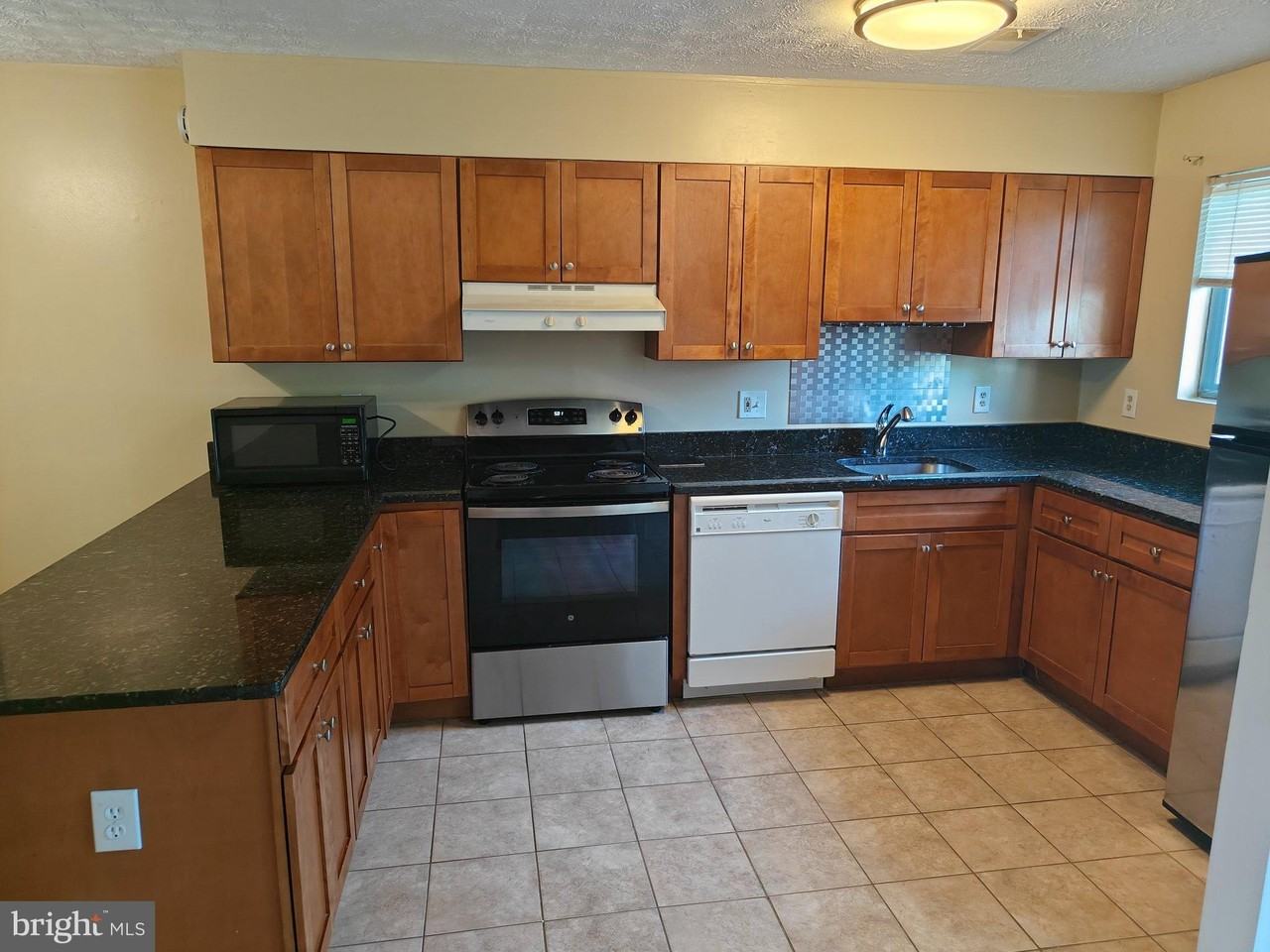 15245 Coachman Ter - Photo 4 of 20