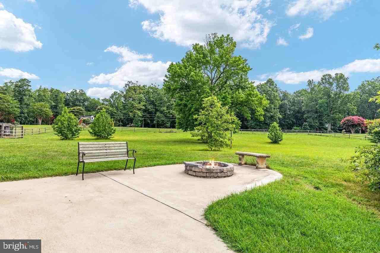 250 Lerose Dr - Photo 4 of 16