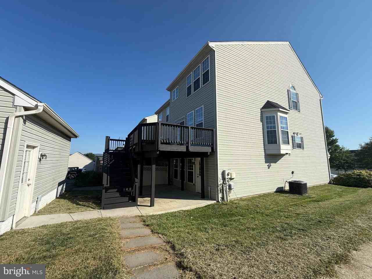 60 Deerbrook Dr - Photo 2 of 32