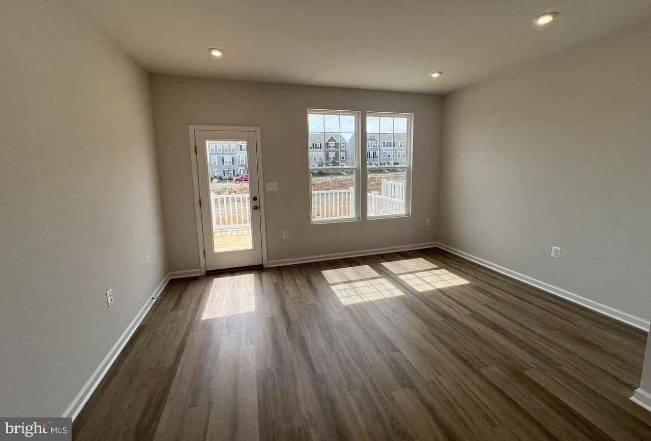 94 Coolidge Ave - Photo 4 of 9