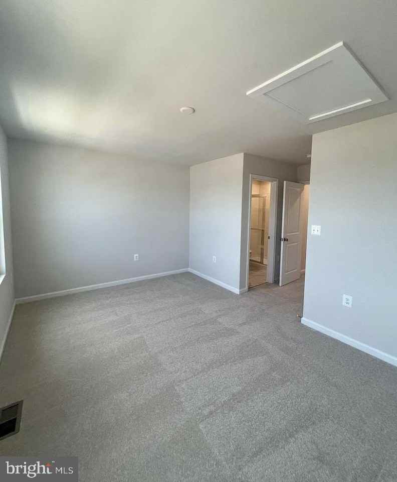 94 Coolidge Ave - Photo 6 of 9